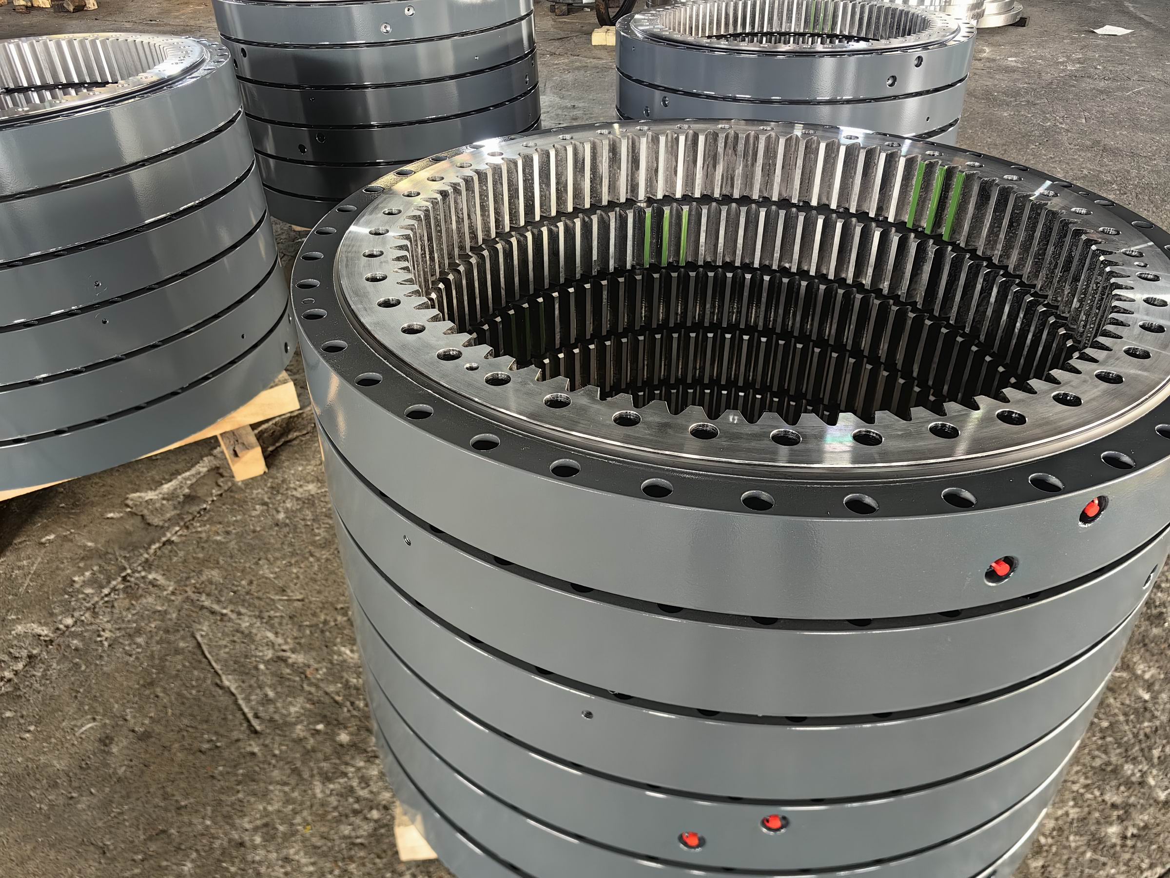 Double_row_slewing_ring_bearings_for_truck_crane_and_aerial_work_platform.jpg