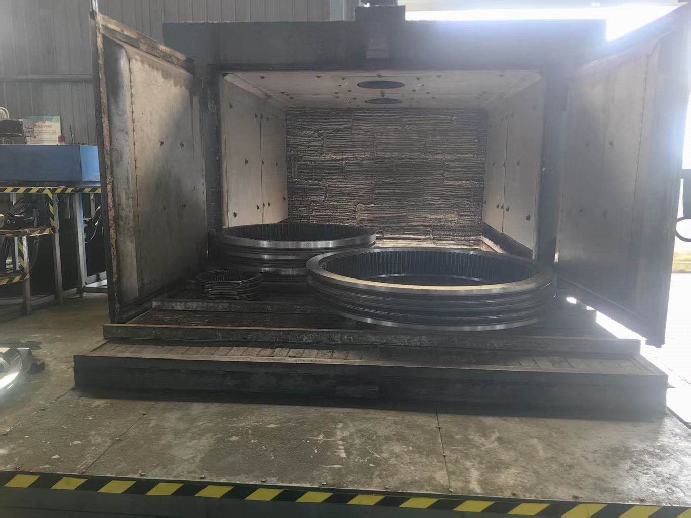 slewing_bearing_tempering.jpg slewing_bearing_tempering.jpg