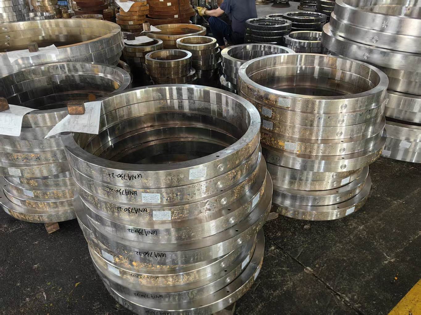 slewing_bearing_with_quenching_and_tempering.jpg slewing_bearing_with_quenching_and_tempering.jpg